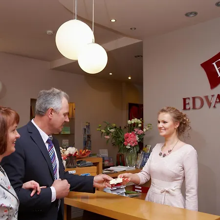 Edvards 3* Riga