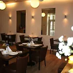 Edvards 3* Riga