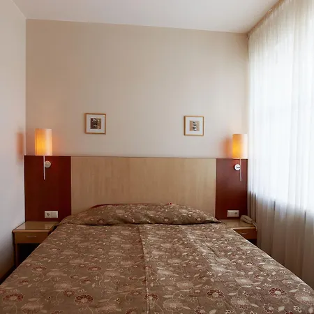 Edvards 3* Riga