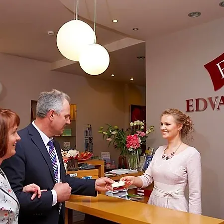 Edvards 3*