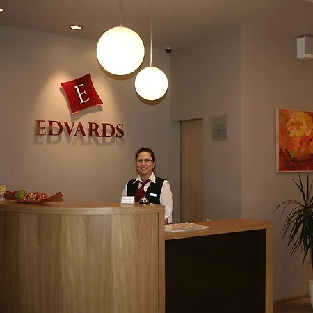 Edvards Viesnīca 3*