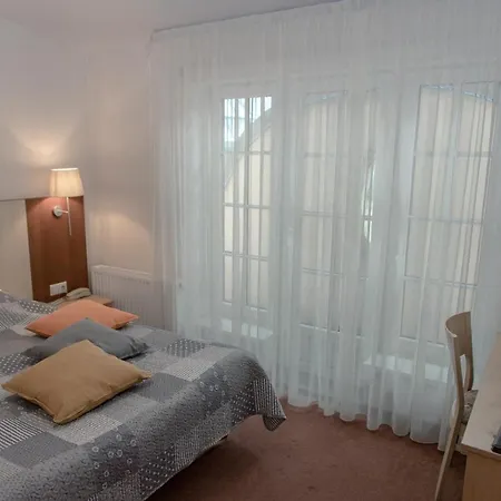 Edvards 3* Riga