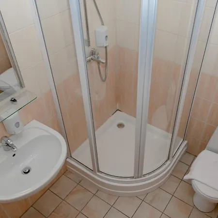 Edvards 3* Riga